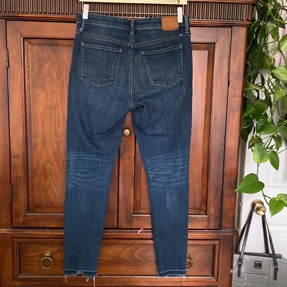 Lucky Brand Brigitte Skinny High Rise Raw Hem size 8 / 29 Medium Wash - Picture 3 of 13